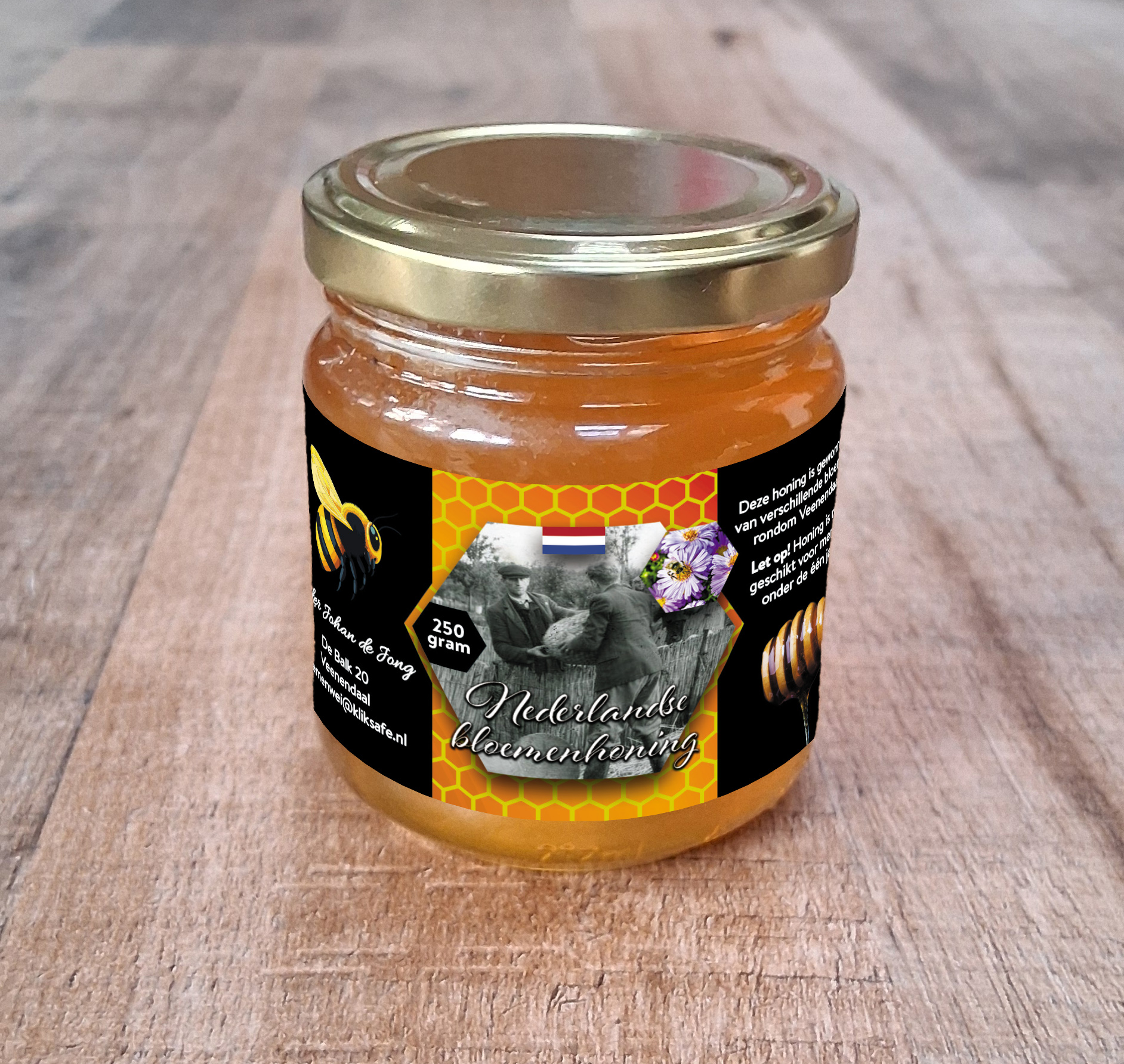 Etiket honingpotjes vormgegeven